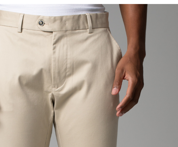 calça clara masculina